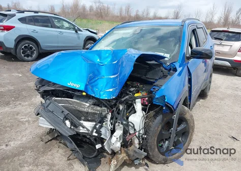 2020 Jeep Compass Latitude 4X4 z USA, uszkodzony, nr VIN 3C4NJDBB1LT160484